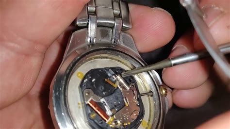 how to replace relic watch battery